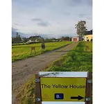 1 In The Yellow House, Close To Airport & Lofoten בית אירוח *