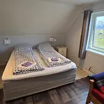 1 In The Yellow House, Close To Airport & Lofoten *