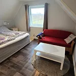 1 In The Yellow House, Close To Airport & Lofoten אבנסקייר