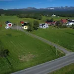 בית אירוח 1 In The Yellow House, Close To Airport & Lofoten *