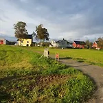 1 In The Yellow House, Close To Airport & Lofoten בית אירוח אבנסקייר