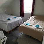 בית אירוח 1 In The Yellow House, Close To Airport & Lofoten