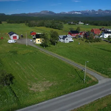 Δωμάτια σε οικογενειακή κατοικία 1 In The Yellow House, Close To Airport & Lofoten *