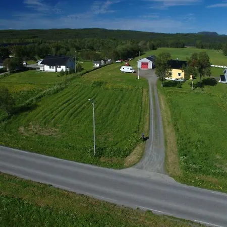 1 In The Yellow House, Close To Airport & Lofoten Проживание в семье