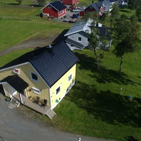 Проживание в семье 1 In The Yellow House, Close To Airport & Lofoten Evenskjer