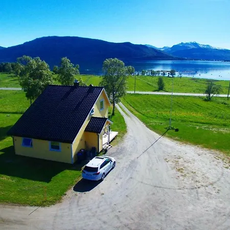 Проживание в семье 1 In The Yellow House, Close To Airport & Lofoten