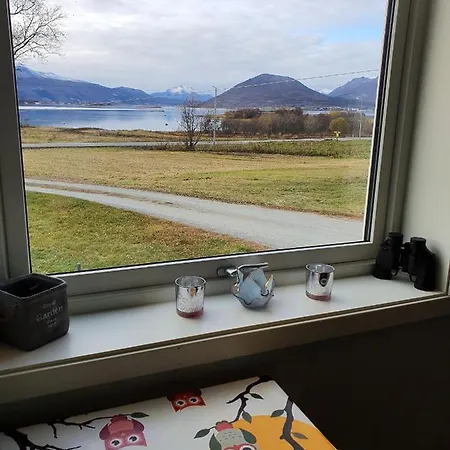 1 In The Yellow House, Close To Airport & Lofoten * Evenskjer