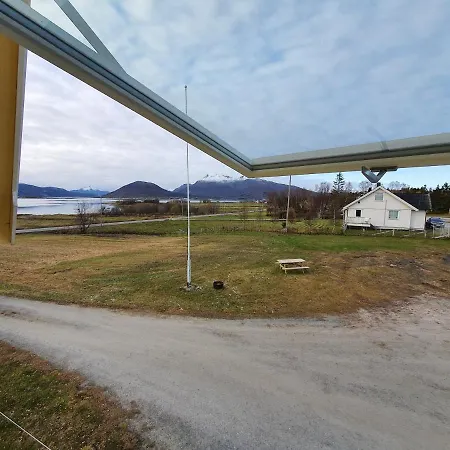 1 In The Yellow House, Close To Airport & Lofoten