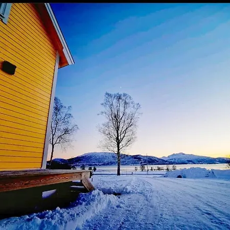 Alloggio in famiglia 1 In The Yellow House, Close To Airport & Lofoten