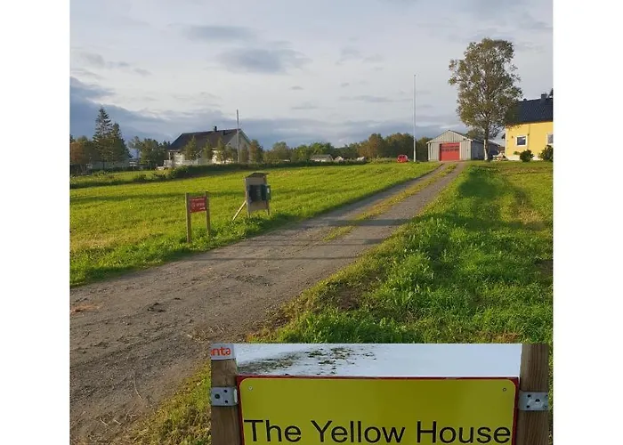 1 In The Yellow House, Close To Airport & Lofoten Alloggio in famiglia *