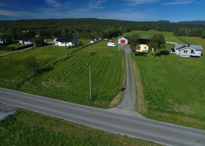 1 In The Yellow House, Close To Airport & Lofoten Alloggio in famiglia