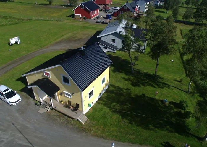 Alloggio in famiglia 1 In The Yellow House, Close To Airport & Lofoten Evenskjer
