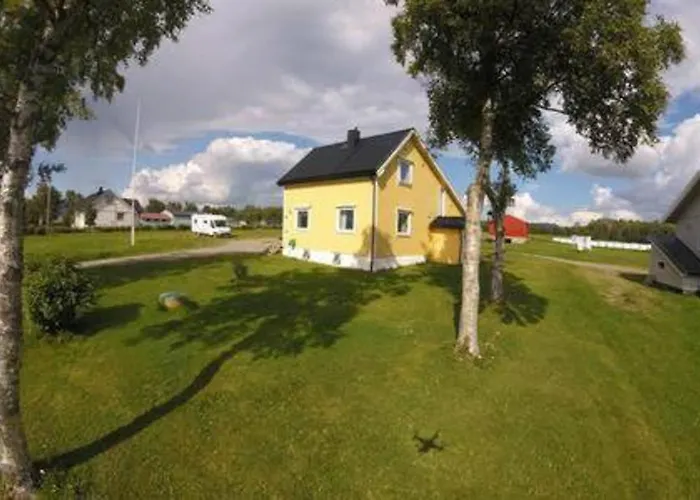 Alloggio in famiglia 1 In The Yellow House, Close To Airport & Lofoten Evenskjer