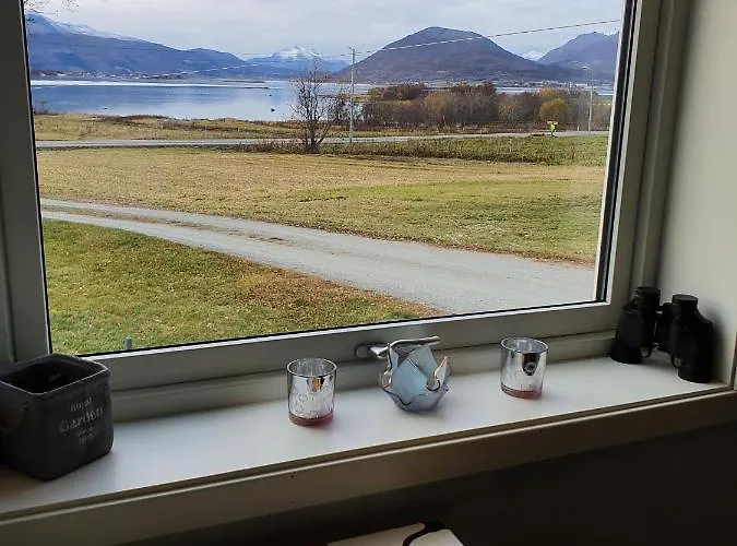1 In The Yellow House, Close To Airport & Lofoten * Evenskjer