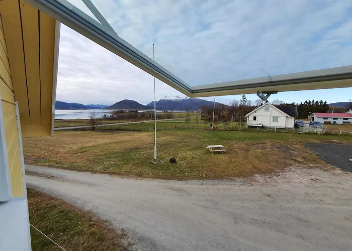 1 In The Yellow House, Close To Airport & Lofoten
